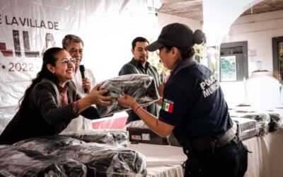 Entrega Carlos Rigoberto Chacón uniformes a la Policía Municipal de Zaachila