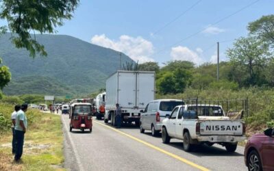 Estallan sectores de la sociedad contra munícipe de Jalapa del Marqués