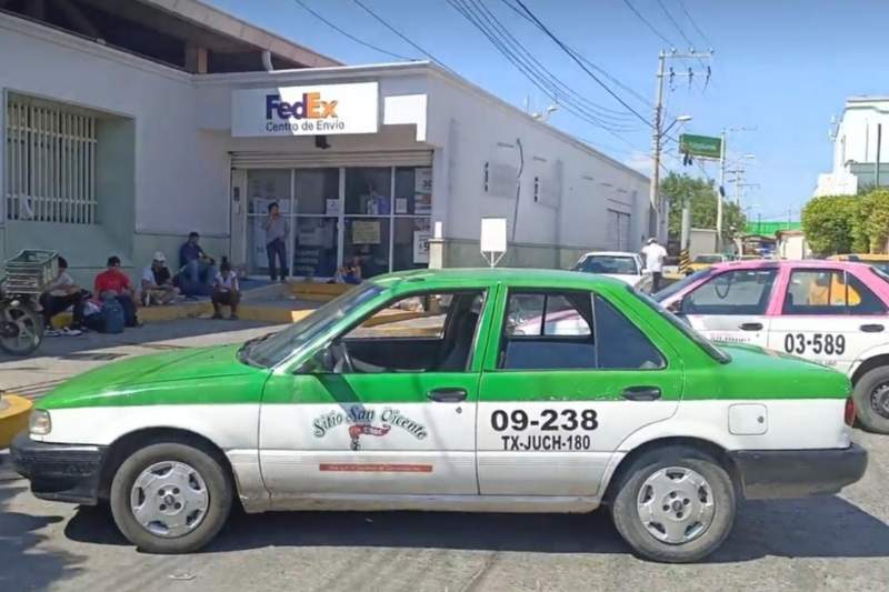 Exigen taxistas la cancelación de ventas de boletos a migrantes en terminal de Juchitán