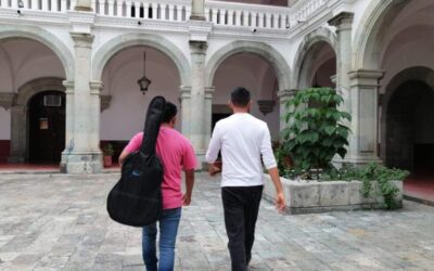 Joven en proceso de reinserción social inicia formación musical en la Facultad de Bellas Artes de la UABJO