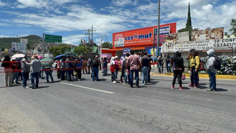 maestros-de-la-tecnica-84-de-etla-de-manifiestan-en-la-capital