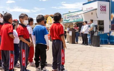 Niñez de la Villa de Etla disfruta del programa Cine Gob
