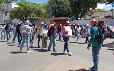 Normalistas marchan en la capital