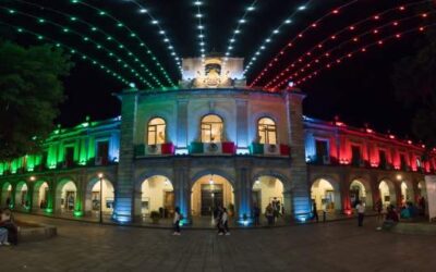 Por fiestas patrias, Secretaría de Administración embellece la capital oaxaqueña