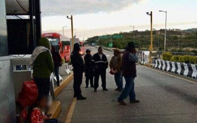 Por segundo día, toman la Caseta de Peaje de Huitzo
