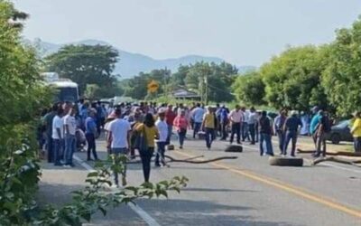 Reactivan bloqueo en el Istmo, a la altura de Río Ostuta