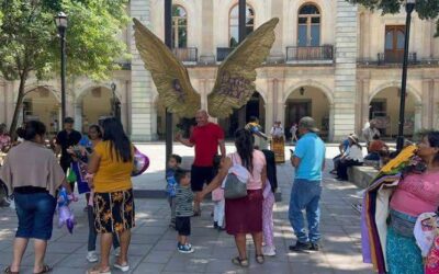 Retiran el Monumento a las Alas del zócalo de Oaxaca