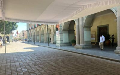 Retiran vallas metálicas en Palacio de Gobierno