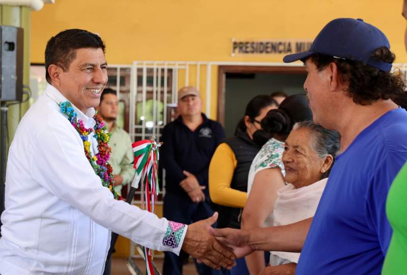 rojas-de-cuauhtemoc-recibe-por-primera-vez-a-un-gobernador