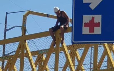 Se avienta hombre del puente amarillo en la Colonia Alemán