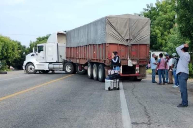 Se niegan a dialogar manifestantes que bloquean en Río Ostuta: Sego