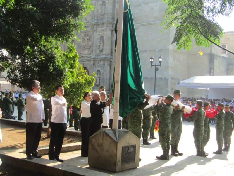 Sin presencia de Jara; inicia homenajes del mes patrio en Oaxaca