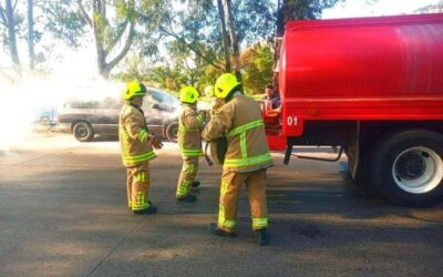 Solo daños materiales dejó incendio de camioneta en la capital