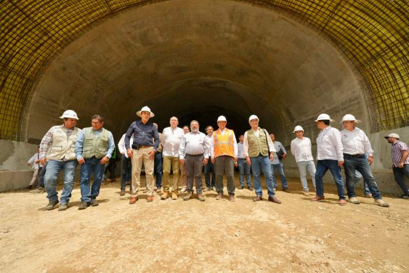 supervisa-gobernador-salomon-jara-avances-del-viaducto-de-san-vicente-coatlan