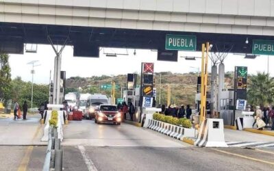 Toman manifestantes la Caseta de Peaje de Huitzo