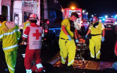 Un muerto y varios lesionados saldo preliminar de accidente en autopista de Oaxaca