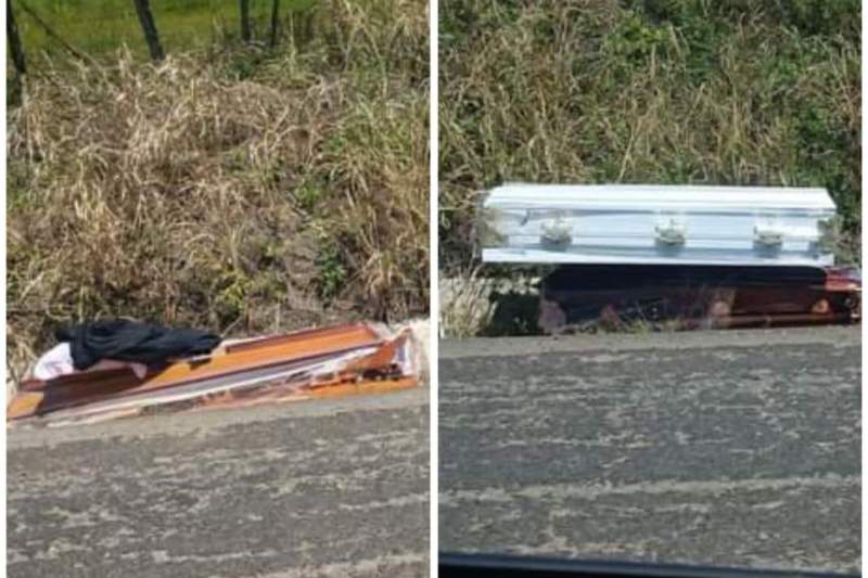vuelca-camioneta-con-ataudes-en-carretera-de-tuxtepec