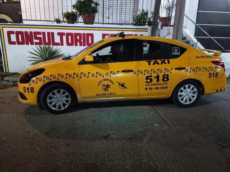 A bordo de un taxi, ejecutan a otras dos personas en Salina Cruz