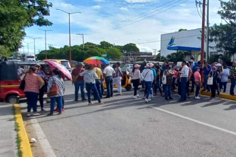 con-un-bloqueo-en-el-canal-33-exige-s-22-la-liberacion-de-profesor-detenido