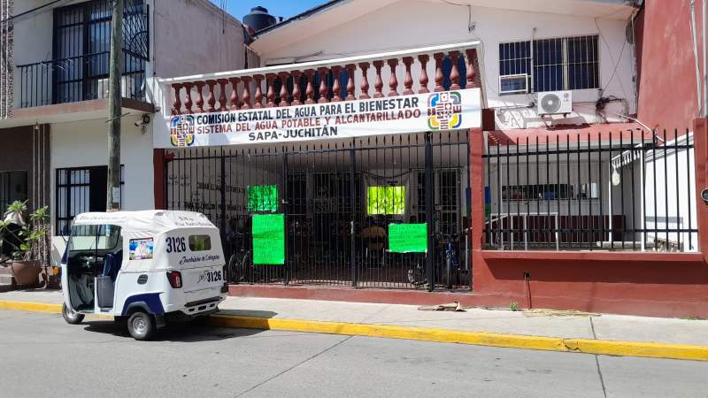 continua-en-paro-de-labores-personal-del-sistema-de-agua-potable-en-juchitan