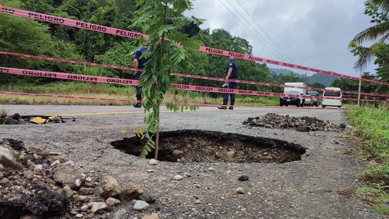 Dos socavones se reportan en la carretera Tuxtepec – Valle Nacional