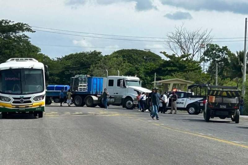 electricistas-acusan-despido-injustificado-en-siemens-gamesa-bloquean-carretera-transistmica
