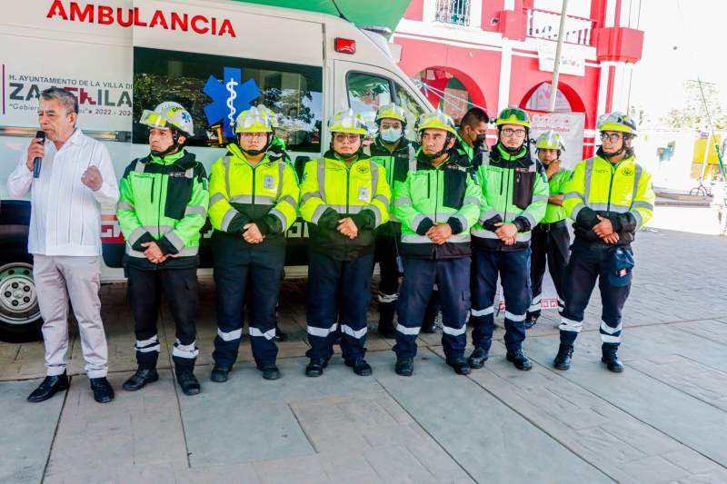 entrega-carlos-rigoberto-chacon-perez-ambulancia-al-cuerpo-de-paramedicos-de-la-villa-de-zaachila