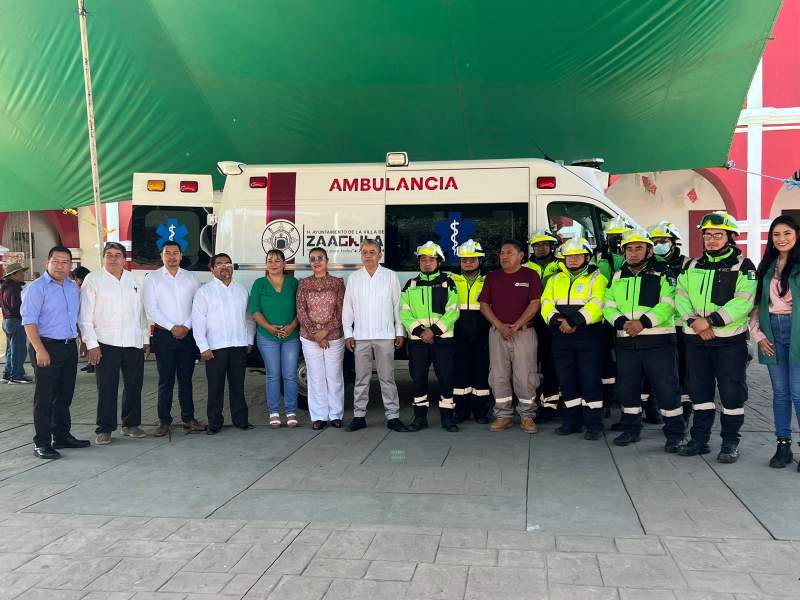 Entrega Rigoberto Chacón ambulancia en Zaachila