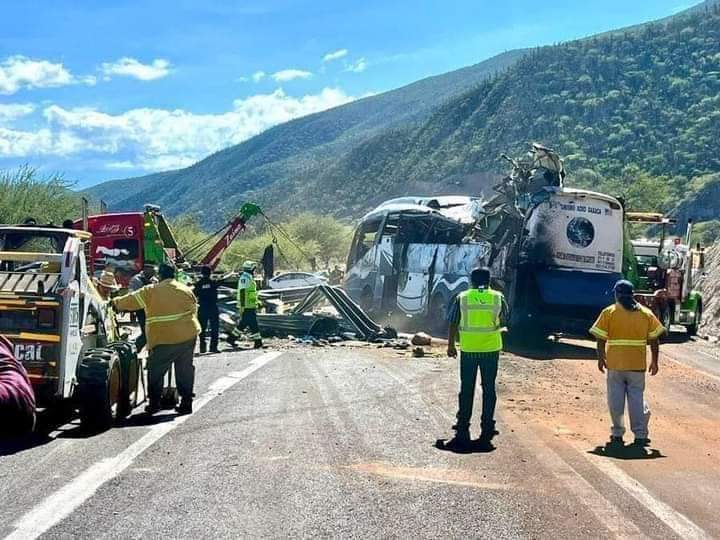 Establece Fiscalía de Oaxaca identidad de 12 víctimas de accidente carretero