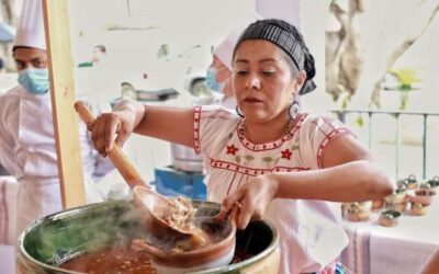 Festejan en la capital la cultura culinaria ancestral de la Mixteca con el Festival del Mole de caderas