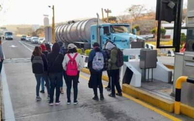 Llegan normalistas a la Caseta de Huitzo