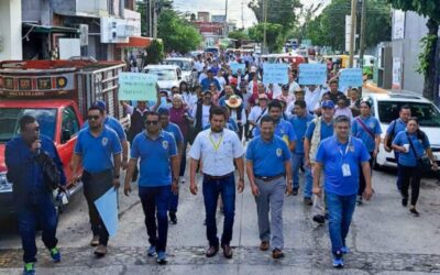 Marcha personal sindicalizado del Hospital General de Juchitán