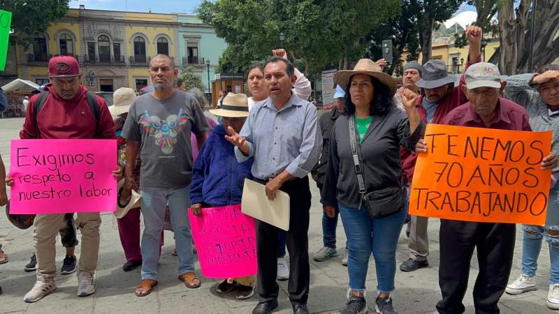 Piden artesanos regularlos para vender en Monte Albán