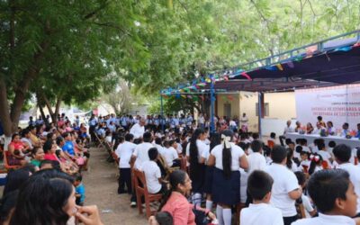 Secretaría de las Culturas y Artes entrega 400 libros a escuela primaria del Istmo