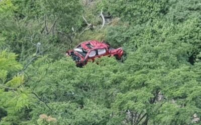 Tras maniobras de más de 5 horas, rescatan cuerpos del director de Ceabien y funcionaria