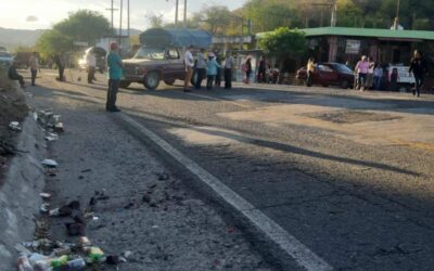 Cierran paso a la altura de Tequisistlán en el Istmo