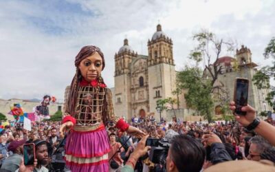 Con música y alegría, reciben a Amal en el Centro Histórico de Oaxaca