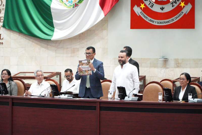 Entrega Jesús Romero el primer informe del gobernador Salomón Jara