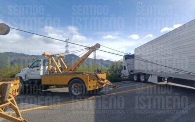 Fuertes vientos vuelcan trailer en el Istmo