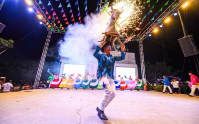 La hermandad y algarabía de los pueblos de la Costa oaxaqueña presentes en la Guelaguetza del Mar