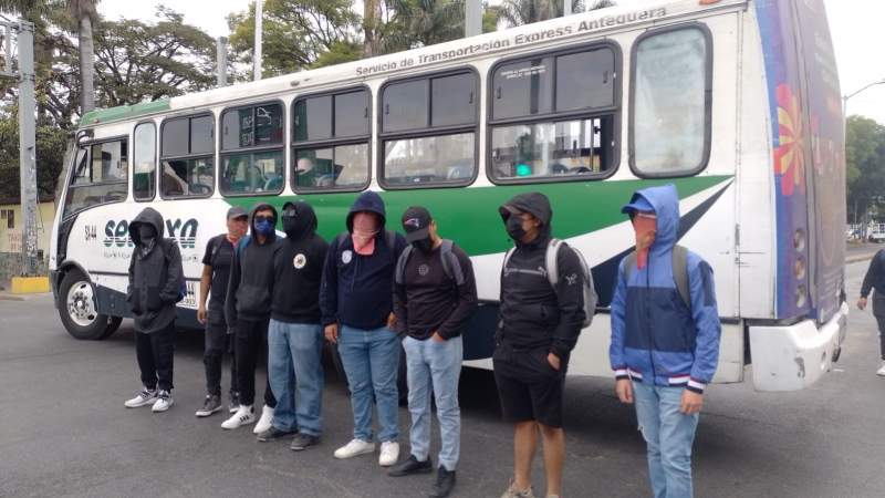 Normalistas bloquean a la altura de Fonapas en la capital