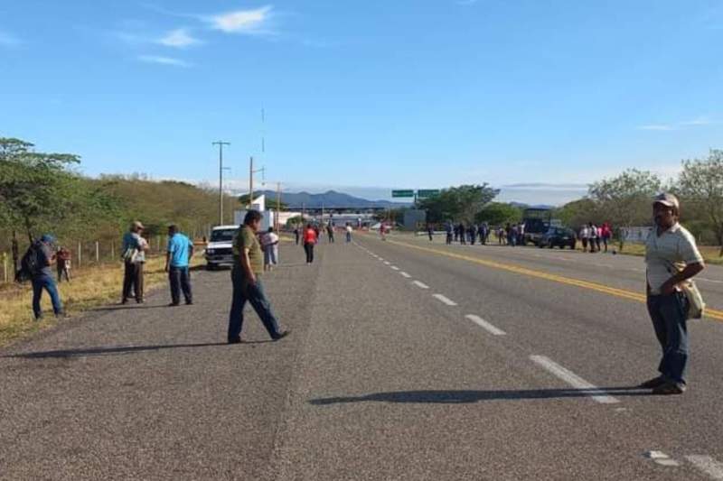 pobladores-de-santiago-laollaga-activan-bloqueos-en-el-istmo