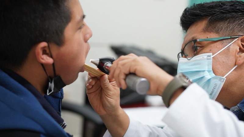 Llama SSO a vacunarse para evitar casos de neumonía, principalmente en la población infantil