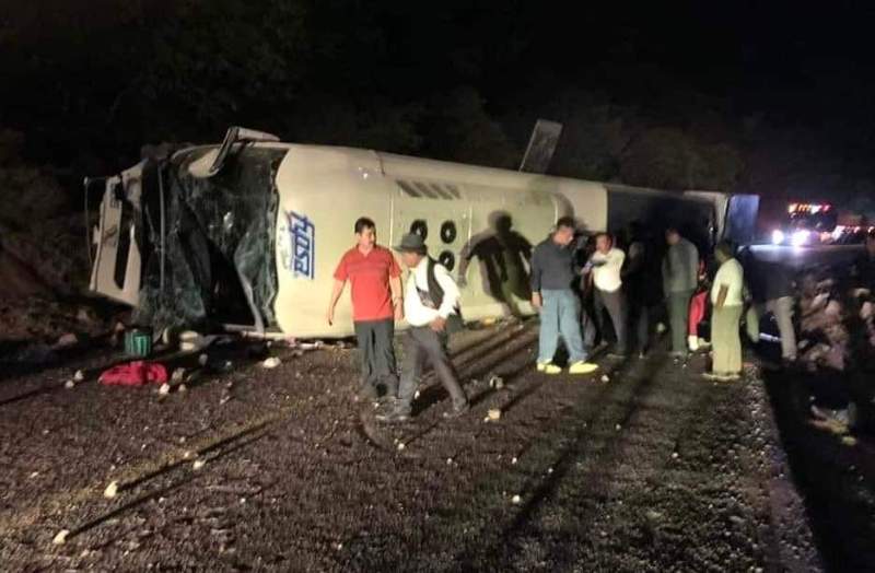 vuelca-autobus-de-pasajeros-en-carretera-tehuantepec-oaxaca-hay-un-fallecido