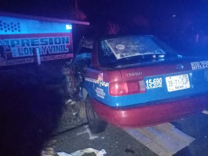 Accidente deja un muerto y cuatro heridos en Tlacolula de Matamoros