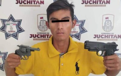 Detienen a sujeto por portación de armas de fuego (réplicas) en Juchitán
