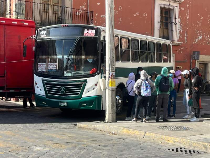 Normalistas bloquean calles del Centro de la Ciudad