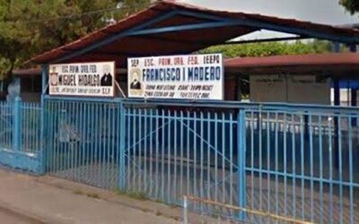 Padres de familias toman escuela Francisco I Madero en Tuxtepec