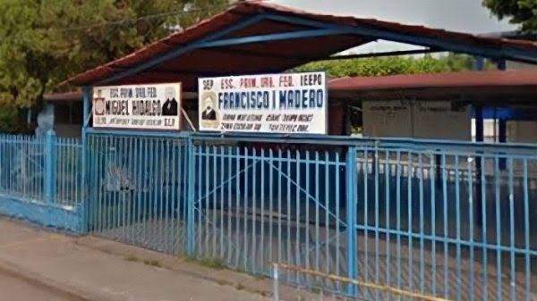 Padres de familias toman escuela Francisco I Madero en Tuxtepec