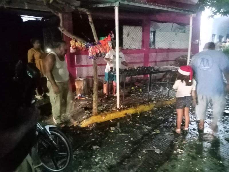 Se quema puesto de pirotecnia en Juchitán